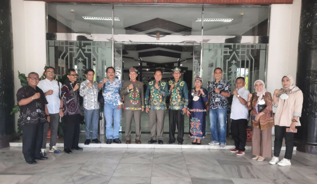 Ketua dan Anggota Bapemperda DPRD Padang saat berkunjung ke Kota Palangkaraya.